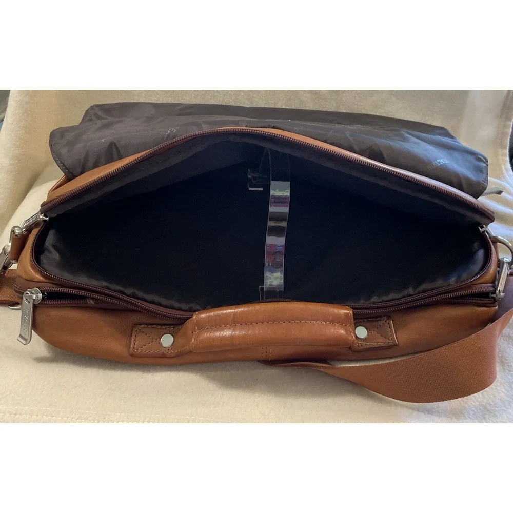 Kenneth Cole Reaction Carmel Leather Multiple Pocket Messenger Laptop Briefcase